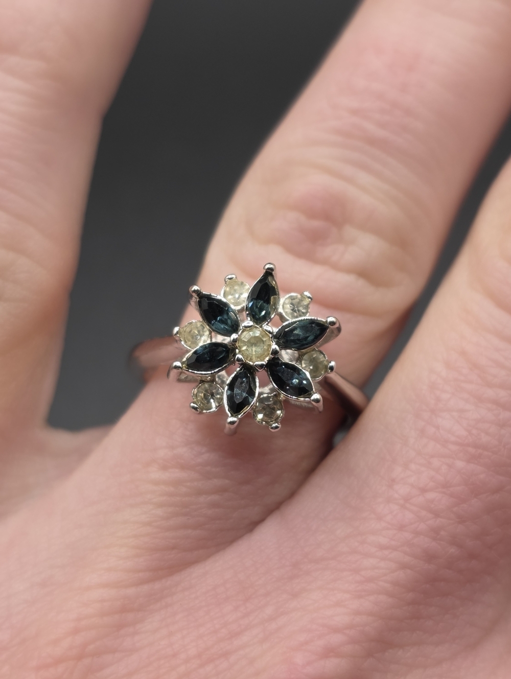 Vintage Aurora Jewelry Co 18KHGE Blue & Yellow Floral Cluster Ring Size 6